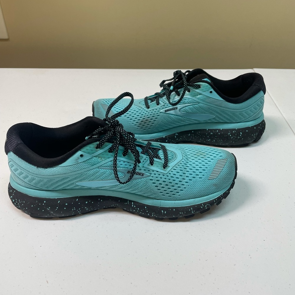 Women’s Brooks shoes